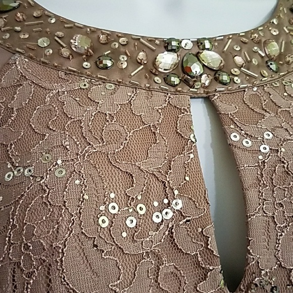 Beautiful capelet dress!  unaltered! 🍃🌹 - Picture 6 of 7